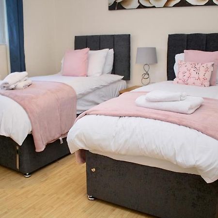 Contractor'S Haven- 4-Bedroom House With Free Parking, Super Fast Wifi, Fran Properties In Aylesbury, Pets Are Welcome! Aylesbury  Eksteriør bilde
