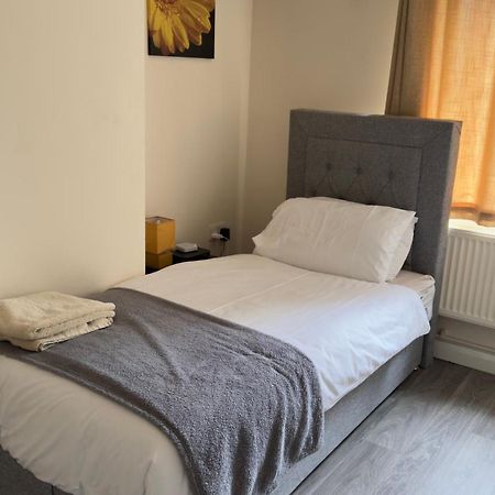 Contractor'S Haven- 4-Bedroom House With Free Parking, Super Fast Wifi, Fran Properties In Aylesbury, Pets Are Welcome! Aylesbury  Eksteriør bilde