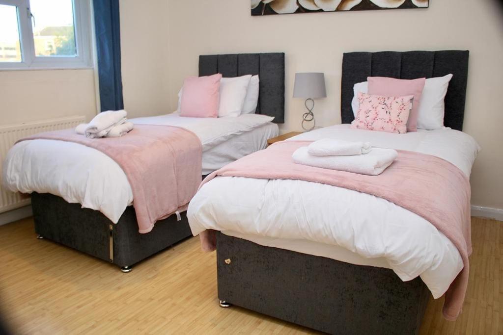 Contractor'S Haven- 4-Bedroom House With Free Parking, Super Fast Wifi, Fran Properties In Aylesbury, Pets Are Welcome! Aylesbury  Eksteriør bilde