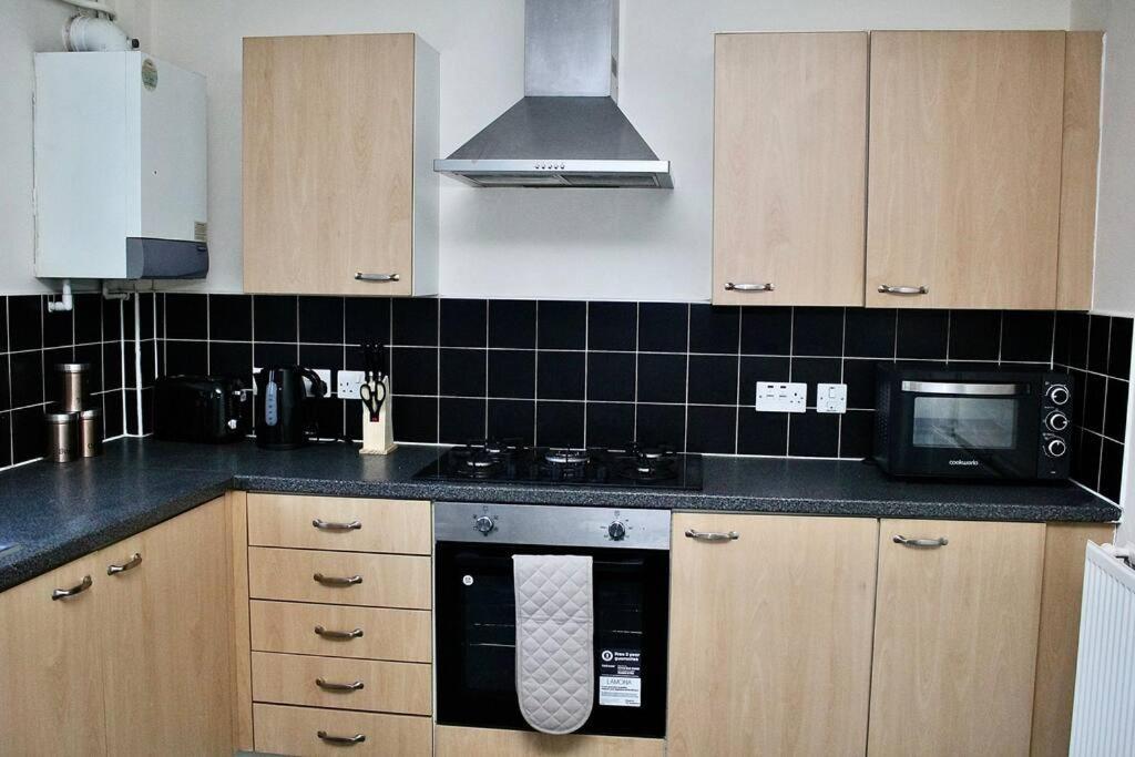 Contractor'S Haven- 4-Bedroom House With Free Parking, Super Fast Wifi, Fran Properties In Aylesbury, Pets Are Welcome! Aylesbury  Eksteriør bilde