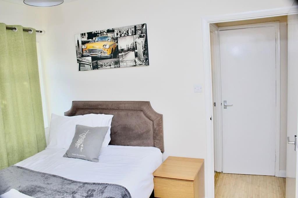 Contractor'S Haven- 4-Bedroom House With Free Parking, Super Fast Wifi, Fran Properties In Aylesbury, Pets Are Welcome! Aylesbury  Eksteriør bilde