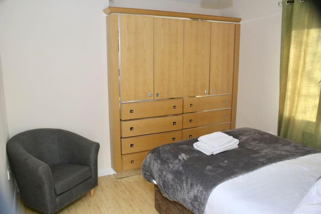 Contractor'S Haven- 4-Bedroom House With Free Parking, Super Fast Wifi, Fran Properties In Aylesbury, Pets Are Welcome! Aylesbury  Eksteriør bilde