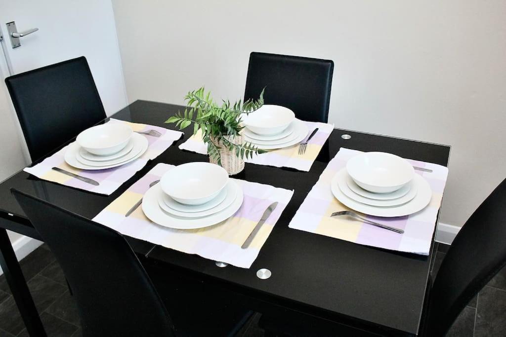 Contractor'S Haven- 4-Bedroom House With Free Parking, Super Fast Wifi, Fran Properties In Aylesbury, Pets Are Welcome! Aylesbury  Eksteriør bilde